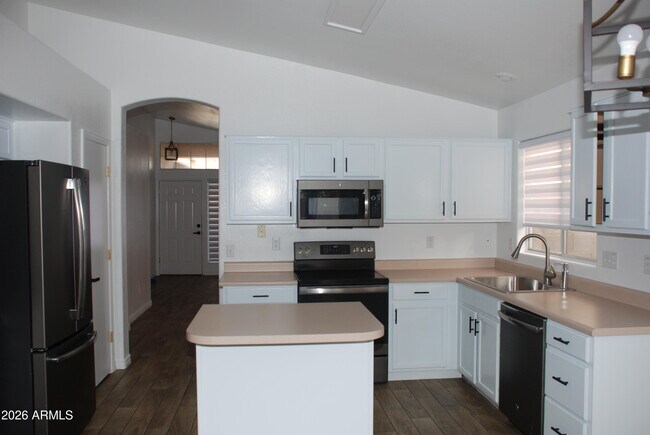 Building Photo - 249 W Grovers Ave