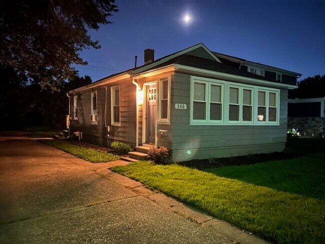 Building Photo - 346 E Bernhard Ave