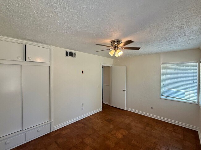 Building Photo - 1833 Westminster Pl