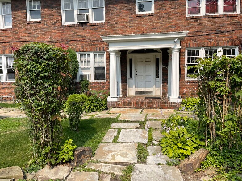 Building Photo - 1405 Severn St