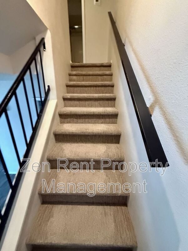 Building Photo - 286 W Palomino Dr