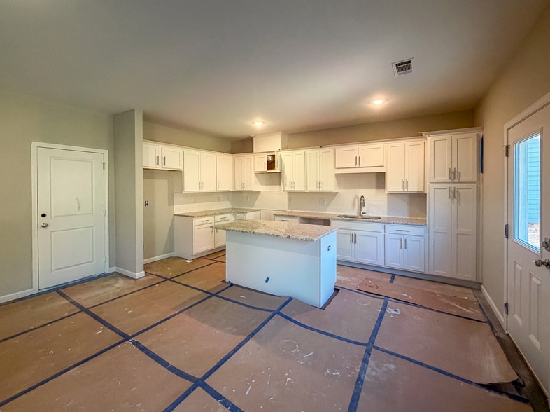 Building Photo - 354 Gray St