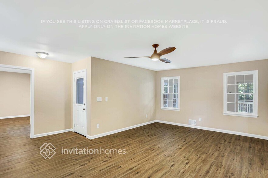 Building Photo - 492 Summit Dr