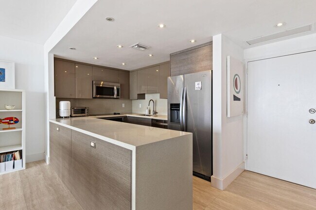 Building Photo - 2451 Brickell Ave