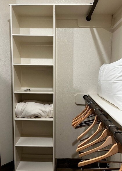 Building Photo - 6601 Rash Ct