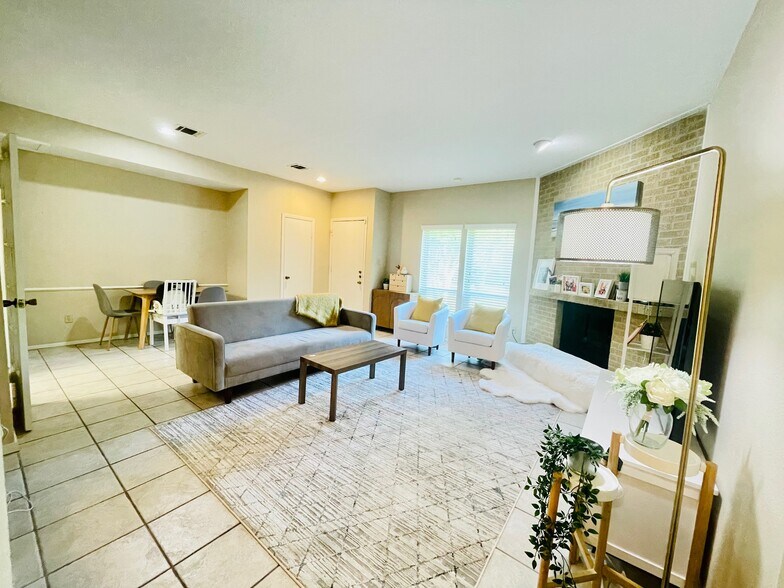 Living Room - 8263 Wednesbury Ln