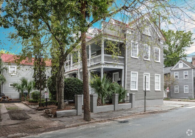 Building Photo - 123 Smith St