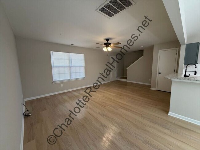 Building Photo - Updated 3 bedroom home in Concord with new kitchen & flooring!