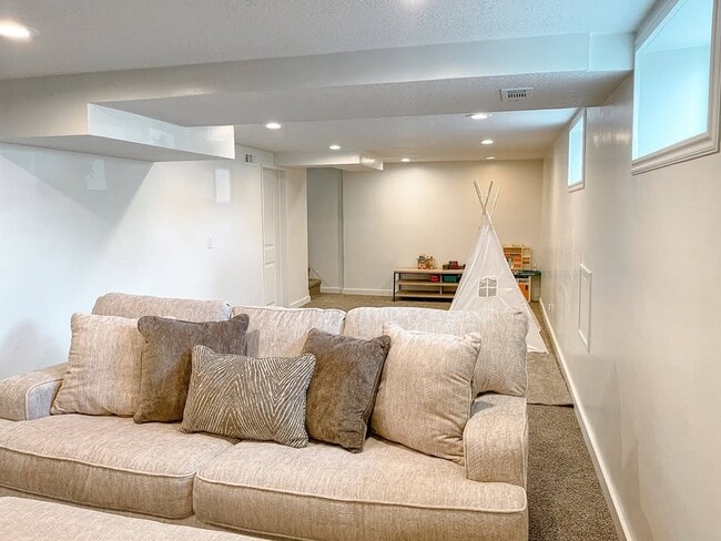 Building Photo - 4669 S 300 E