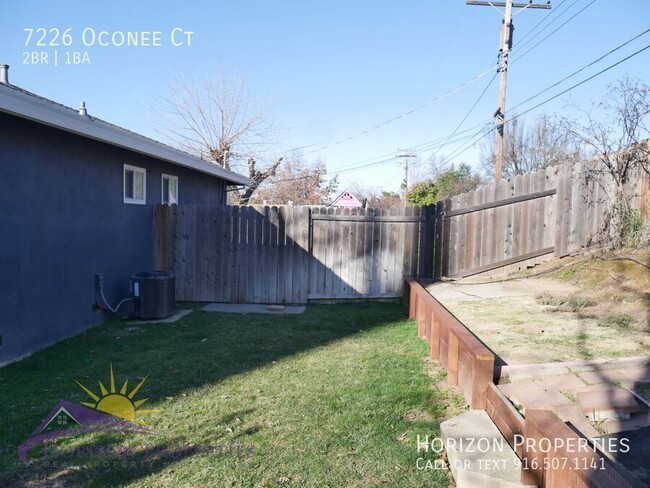 Building Photo - 2 Bed 1 Bath 827 Sq. Ft. Citrus Heights Du...