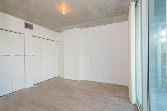 Building Photo - 690 SW 1st Ct
