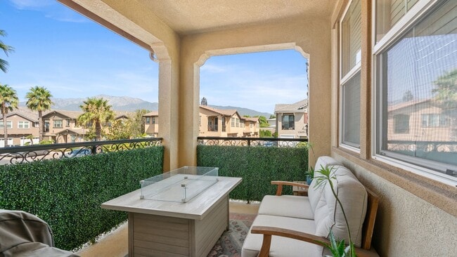 Building Photo - Beautiful 2-Bedroom, 2-Bathroom Condo with...