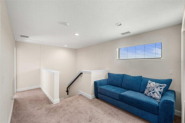 Building Photo - 199 Macaulay's Cv