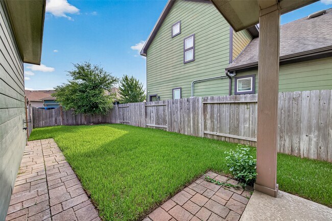 Building Photo - 18410 Central Creek Dr