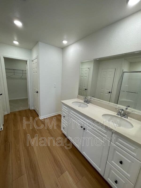 Building Photo - 4254 S Hermosa Paseo