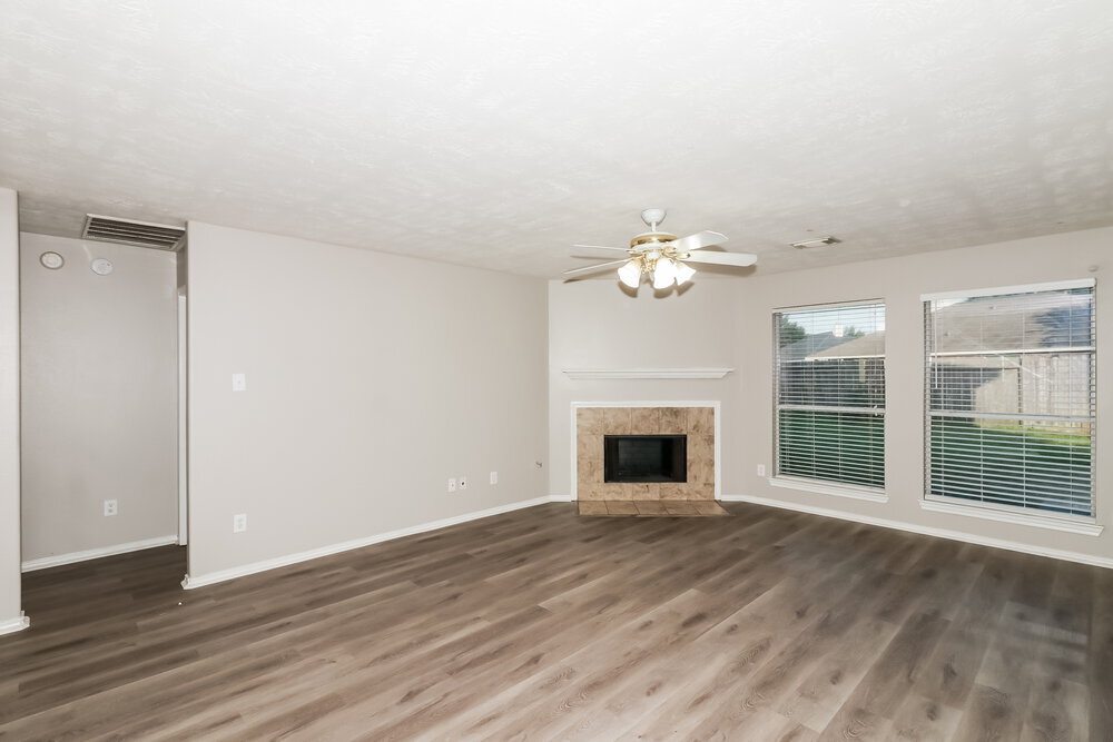 Building Photo - 16707 Great Oaks Glen Dr