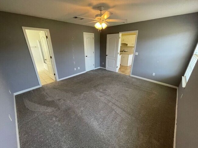 Building Photo - Navarre - 3 bedroom, 2 bathroom