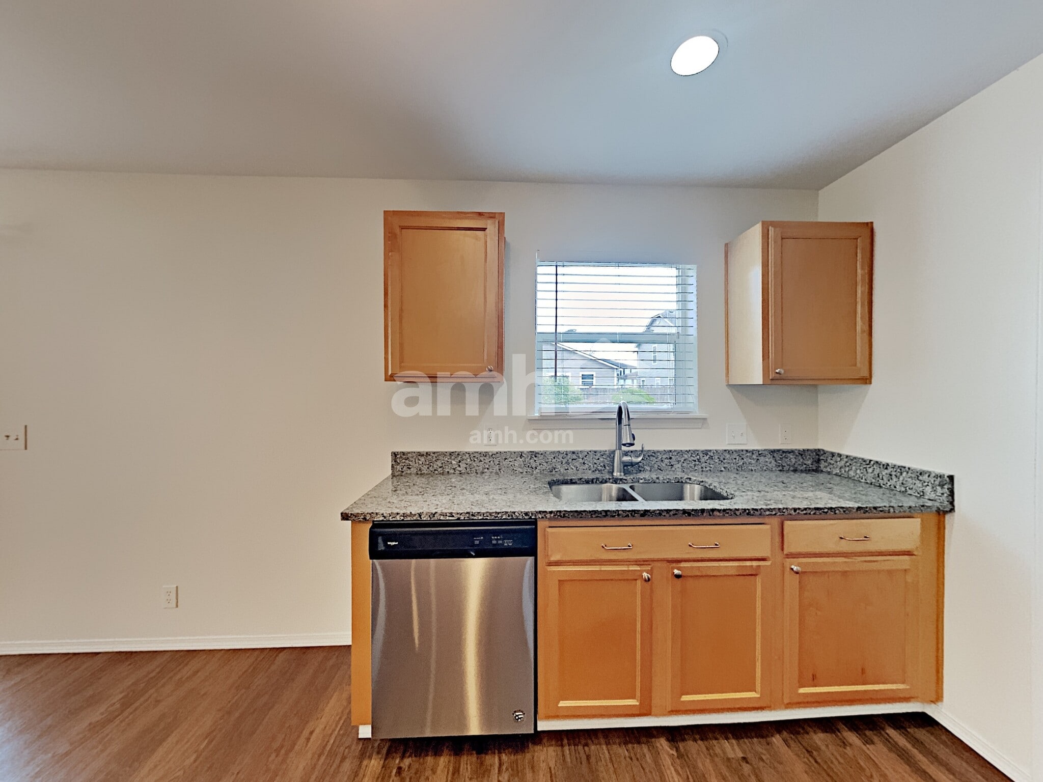 Building Photo - 116 Nelsen St NE