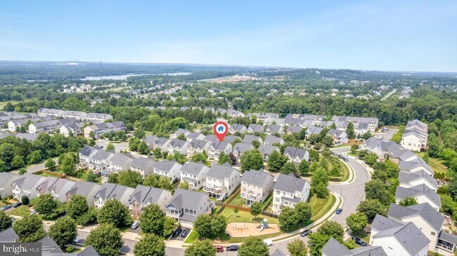 Building Photo - 42706 Chisholm Dr