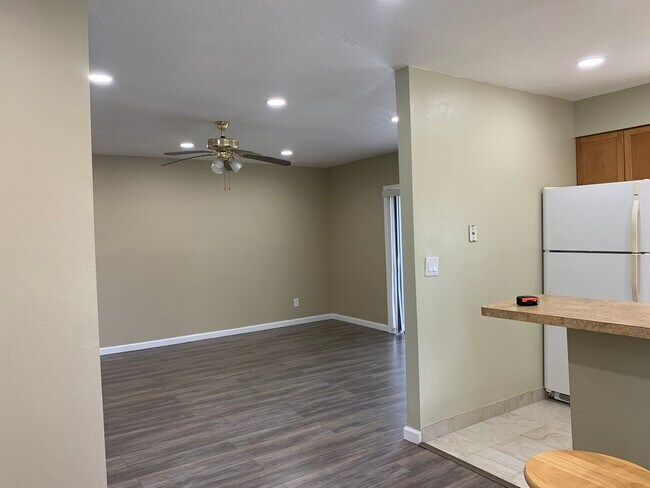 Building Photo - 129 Springwood Cir