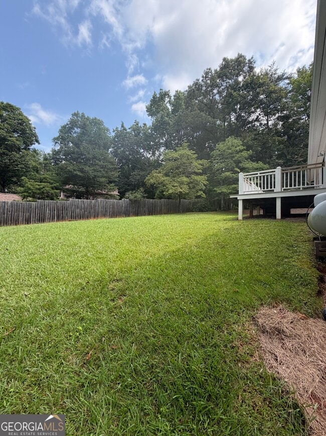Building Photo - 402 Skyline Dr