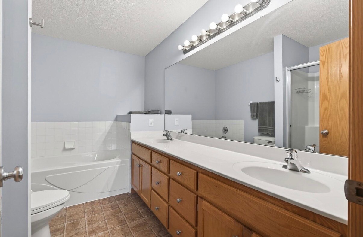 Building Photo - 7823 W 145th St