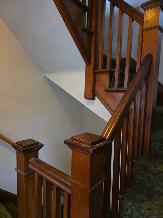 Building Photo - 166 Oak St