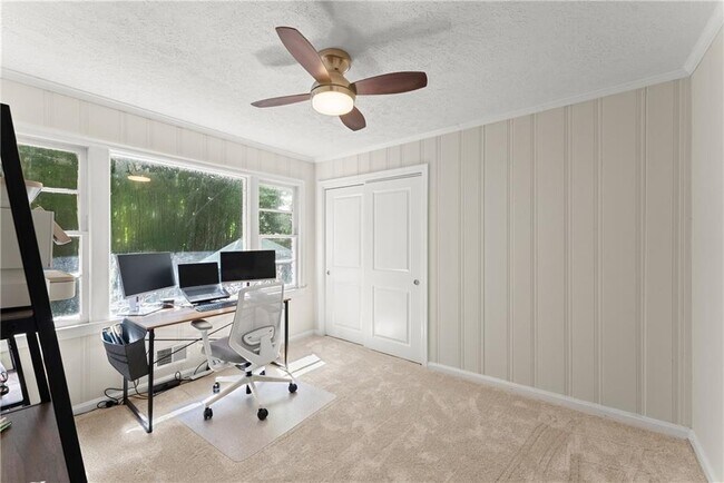 Building Photo - 269 Terrydale Dr SE
