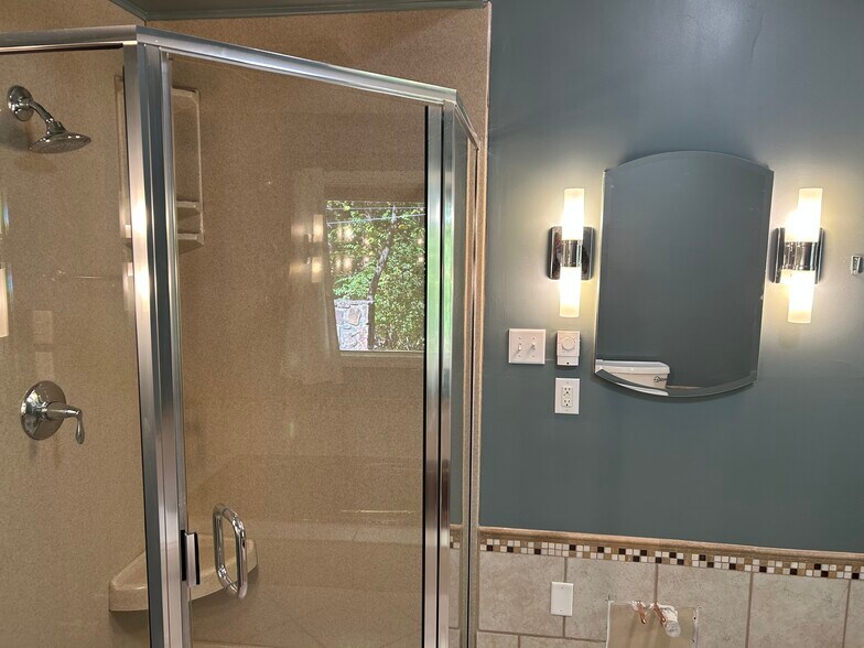 Building Photo - 66 Whispering Pines Dr