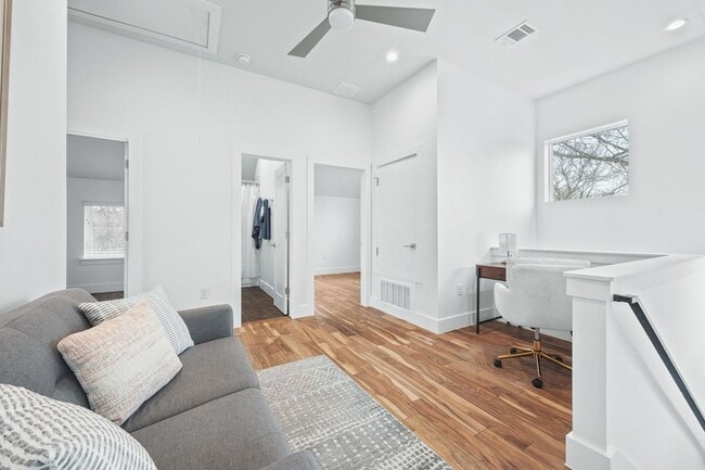 Building Photo - 1218 Eleanor St