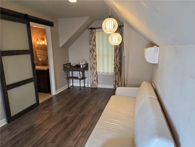 Building Photo - 205 Sutherland Dr