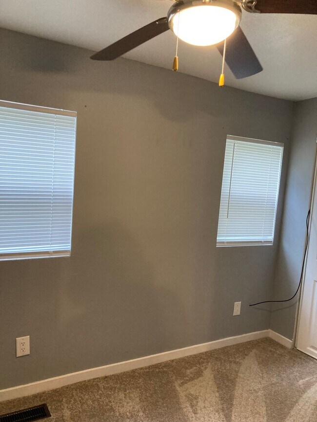 Building Photo - Newly remodeled 3 bedroom on the north sid...