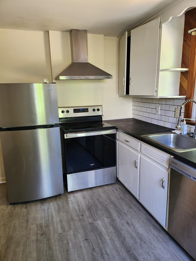 Building Photo - 107 Cumpstone Dr