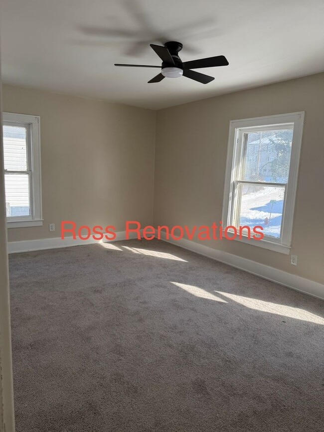 Building Photo - Three bedroom, 1 bath home