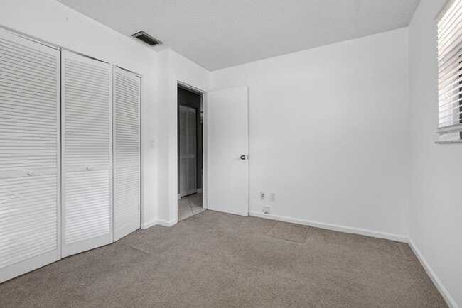 Building Photo - 7107 181st Ct N