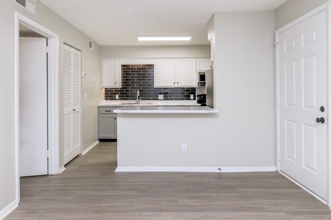 Building Photo - The Roosevelt Apartment Homes