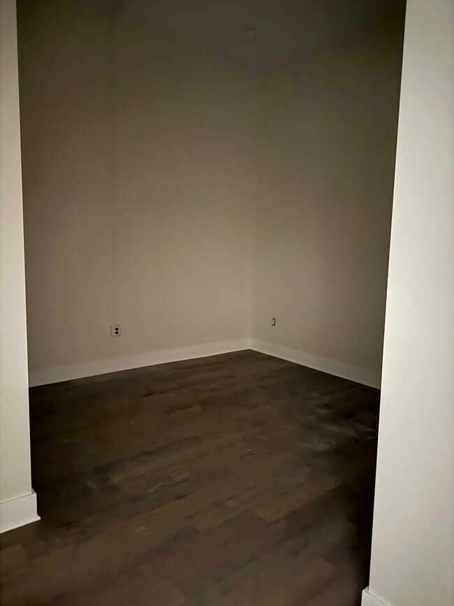 Building Photo - 106 E Erie St