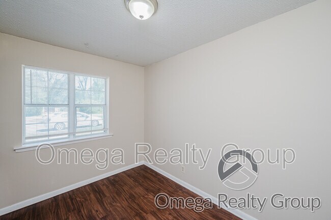 Building Photo - 600 S Broadway Ave