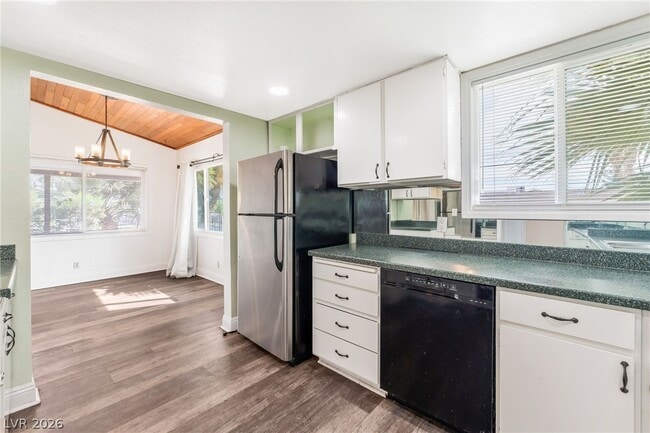 Building Photo - 1828 Hassett Ave