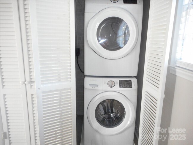 Building Photo - 1210 Norland Rd