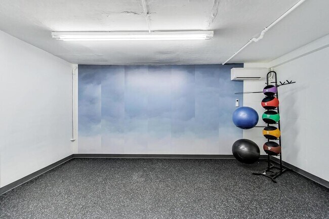 Building Photo - Newly renovated apartment at Oakbrook! 2 M...