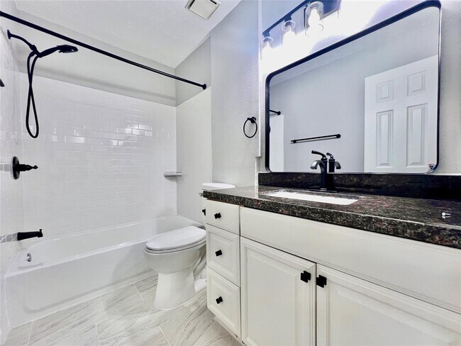 Building Photo - 15543 Scenic Haven Dr