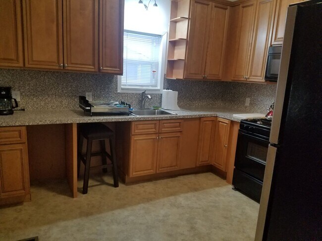 Building Photo - Downtown 2 Story Cottage Monthly Grand Rapids Rental