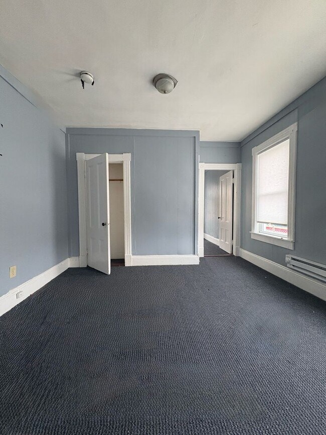 Building Photo - 5 Ellis Ave