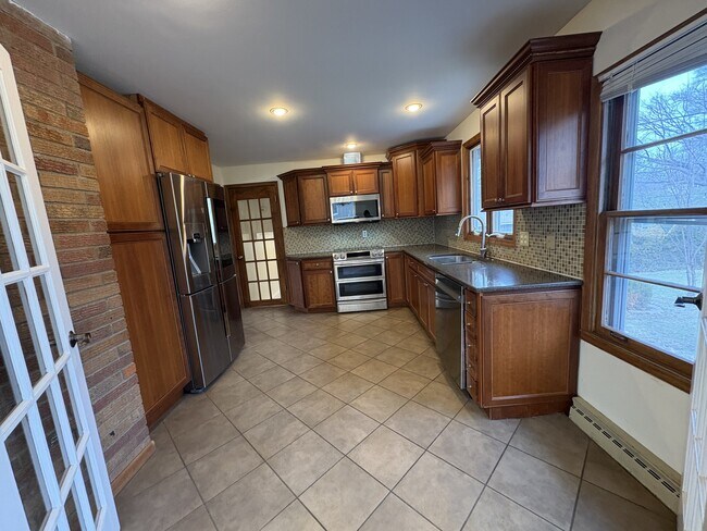 Building Photo - 5902 W 77th Terrace