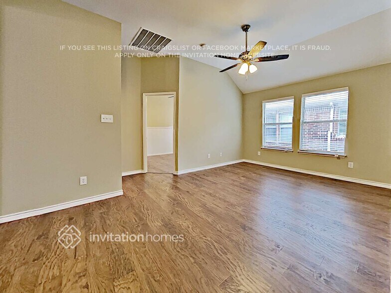 Building Photo - 510 Maplewood Dr