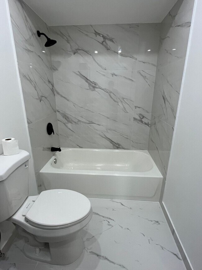 Building Photo - Beautiful 2 bedroom 2 bath Condo in Boca R...