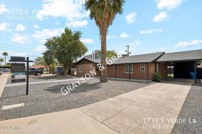 Building Photo - Beautiful Brick Home in Phoenix