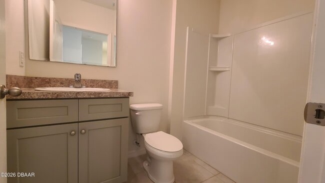 Building Photo - 550 Armoyan Wy