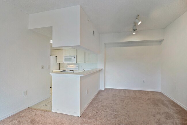 Building Photo - 3022 Alcazar Pl